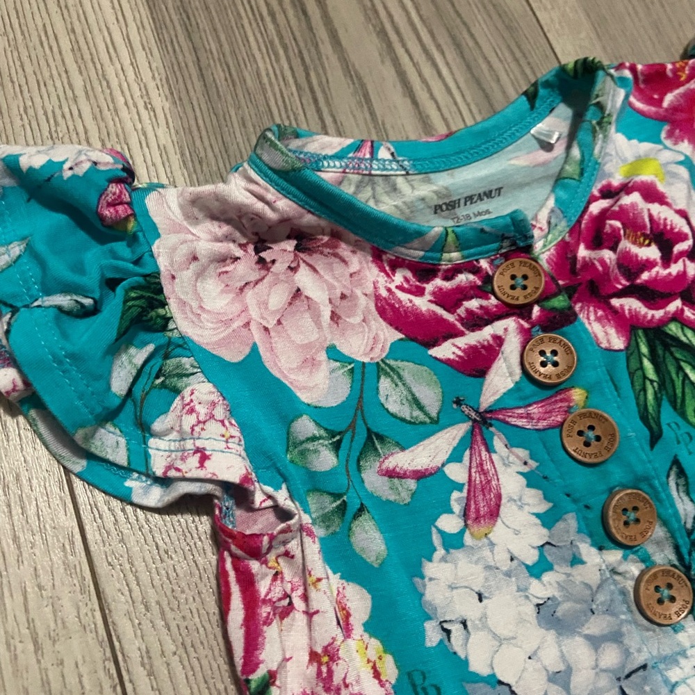 Posh Peanut Eloise Ruffled Capsleeve Henley Romper Size 12-18 Months - Picture 5 of 7